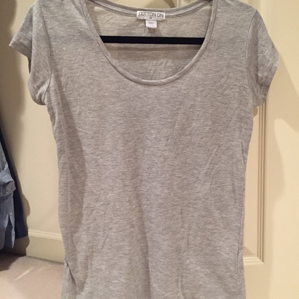 Gray t shirt